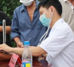 义诊下农村，帮扶暖人心-XC体育开展暑期“三下乡”活动